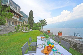 Villa Cappelletta, entire villa directly lake front with private dock sleeps 12